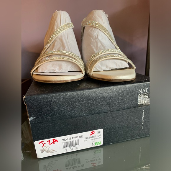 Naturalizer NWT Women's white Sandal Vanessa 2 size 9 New in Box sparkly 2024 - Picture 5 of 14